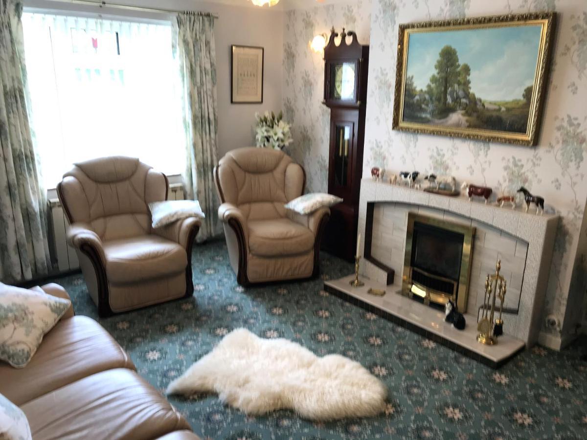 Bed and Breakfast Erw-Lon Farm Pontfaen Exterior foto